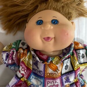 Cabbage patch BLUE EYES 2014 Doll with Brown Hair in good condition